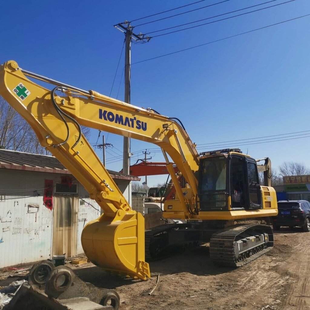 Medium Crawler Digger Komatsu 200 Excavator For Sale in Low Price 1 komatsu pc200