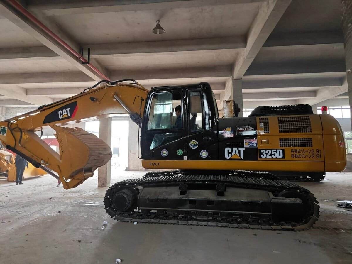 Caterpillar 325D Excavator