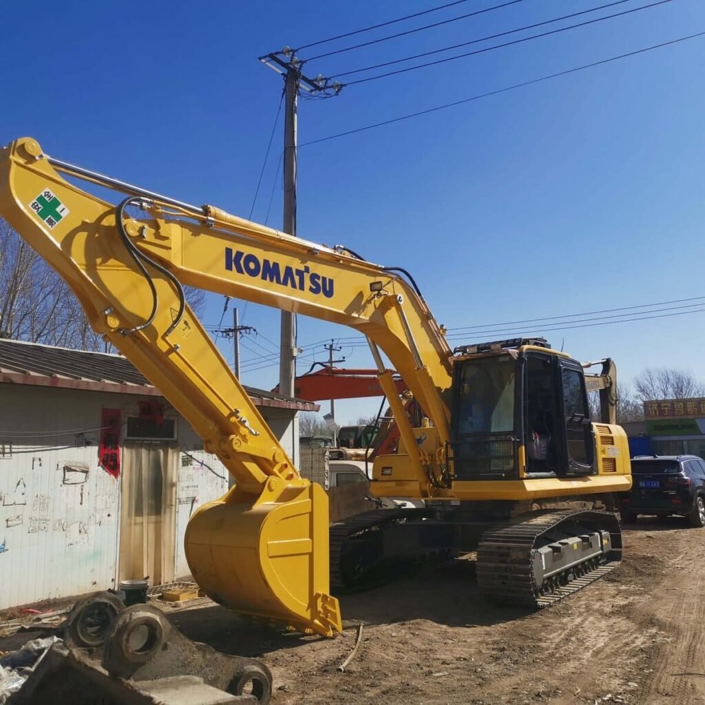 Secondhand Excavator Komatsu PC220 Original Japan Medium Excavators in Stock on Sale 2 used komatsu excavator for sale