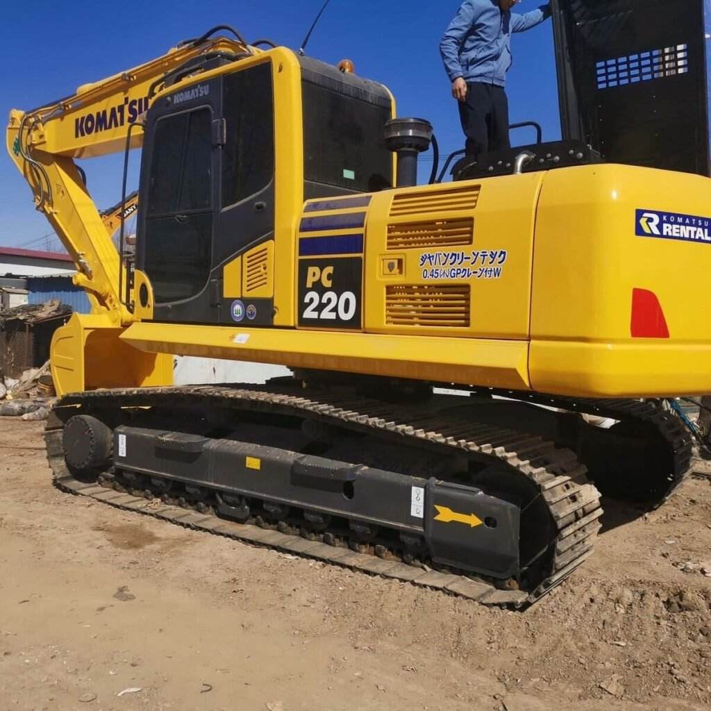 Secondhand Excavator Komatsu PC220 Original Japan Medium Excavators in Stock on Sale 3 pc220 2 scaled 1