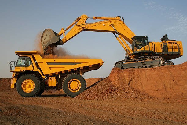 Excavator vs Loader: Key Differences You Should Know 4 istockphoto 182881850 612x612 1