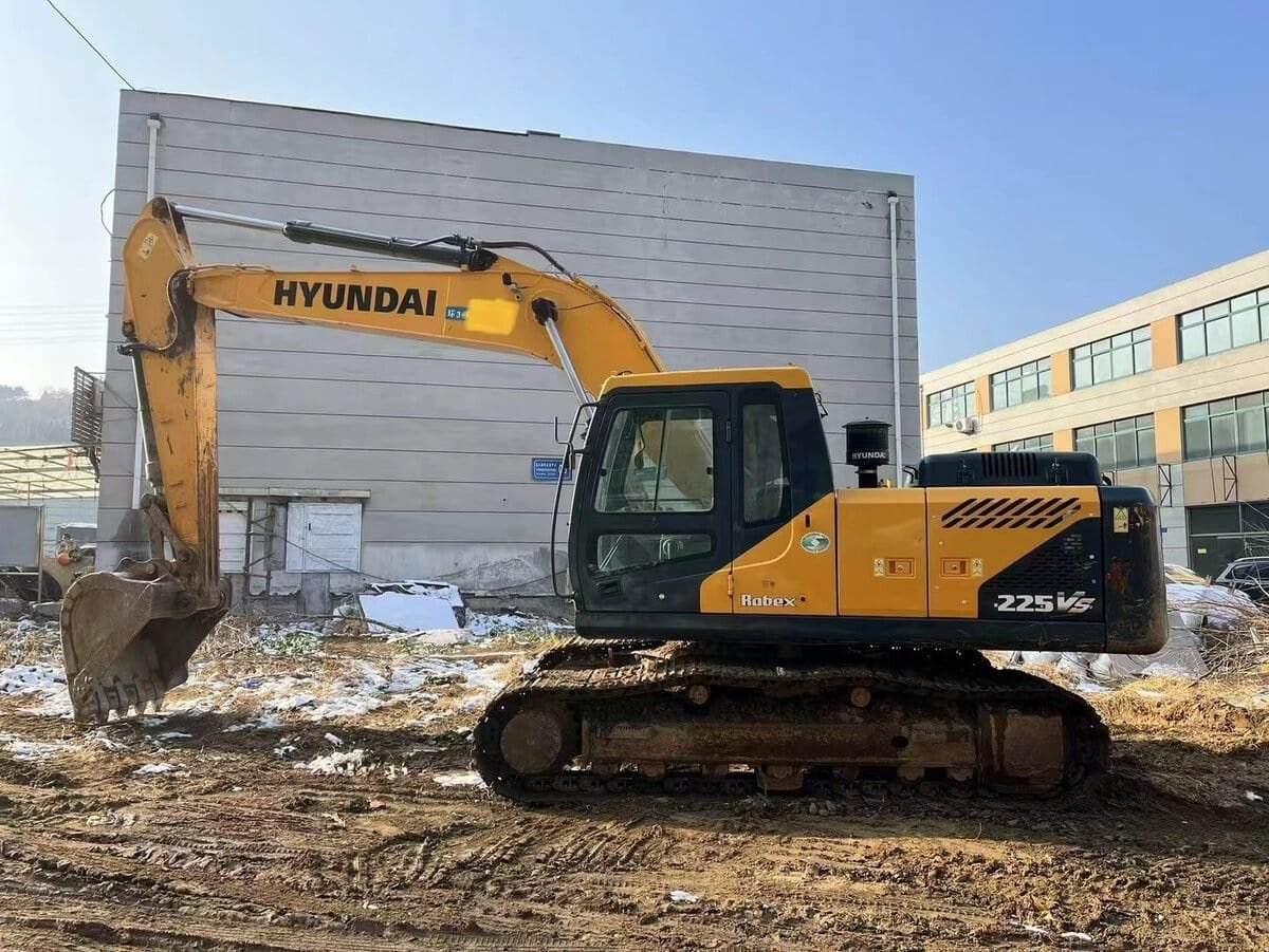 hyundai 225 excavator