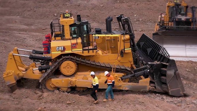 What Are the Top 5 Biggest Bulldozers in the World? 2 Caterpillar D11T