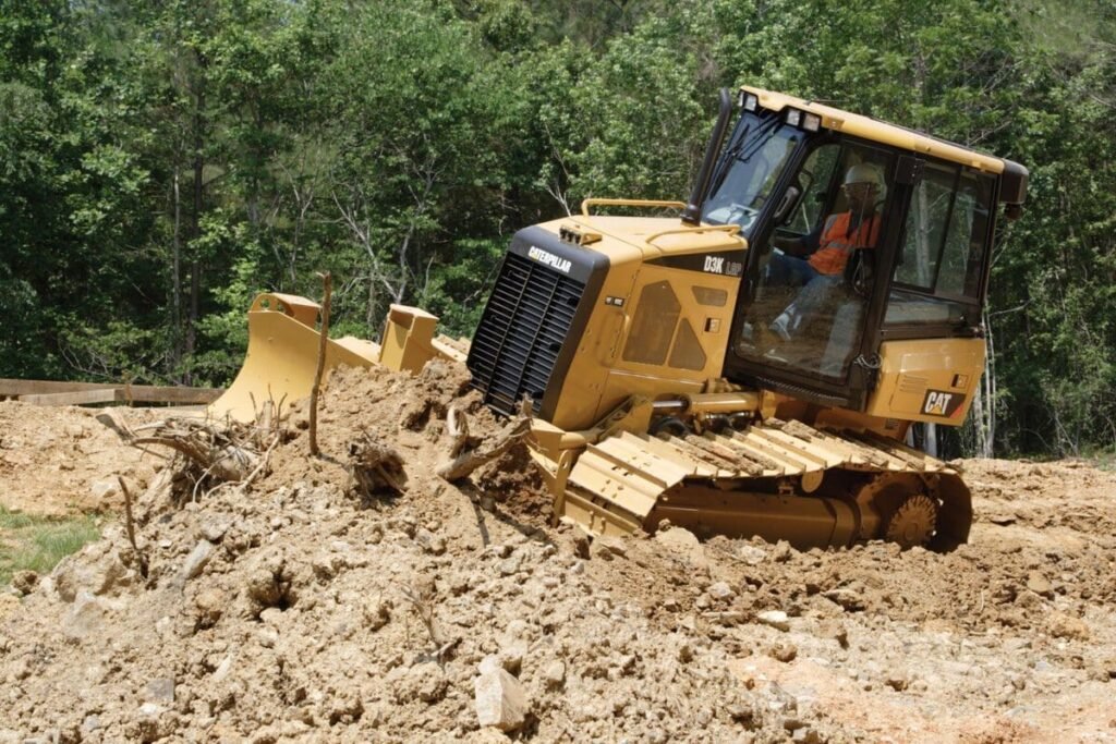 Dozer Size Guide: Find the Perfect Model for Your Job Site 3 small dozer