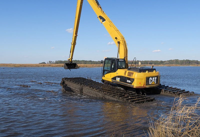 How to Choose the Right Amphibious Excavator for Your Project? 2 amphibious
